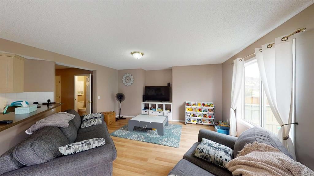 91 Royal Elm Way NW, Calgary — photo 5 of 12