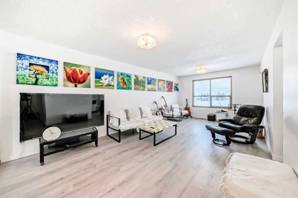 11, 1011 Canterbury Drive SW, Calgary — main listing photo