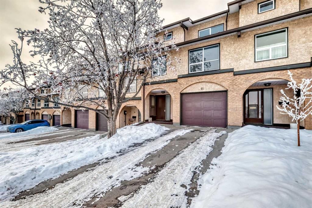 11, 1011 Canterbury Drive SW, Calgary — photo 3 of 43