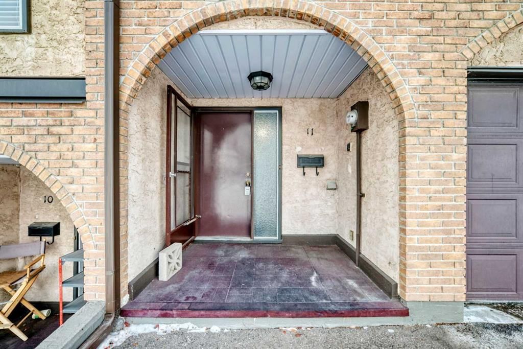 11, 1011 Canterbury Drive SW, Calgary — photo 4 of 43
