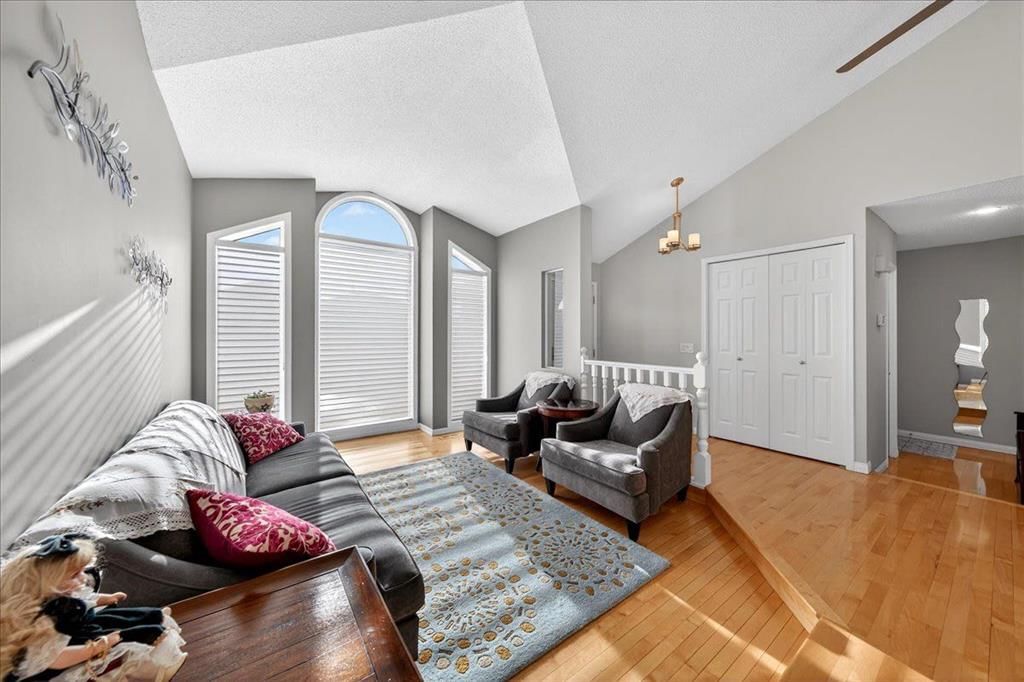 137 Woodbrook Road SW, Calgary — photo 4 of 50