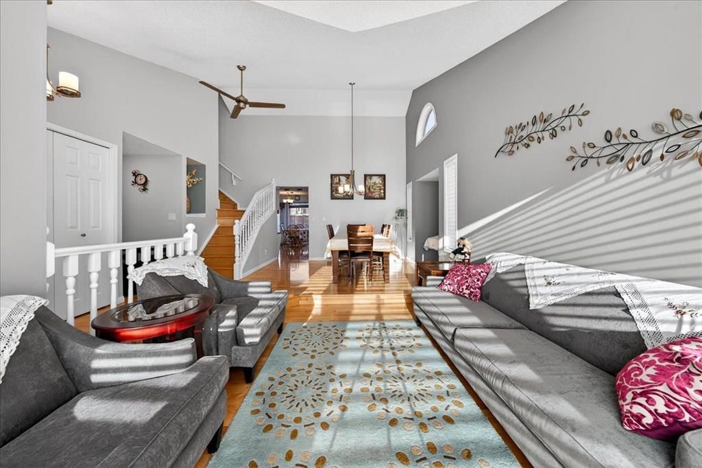 137 Woodbrook Road SW, Calgary — photo 5 of 50