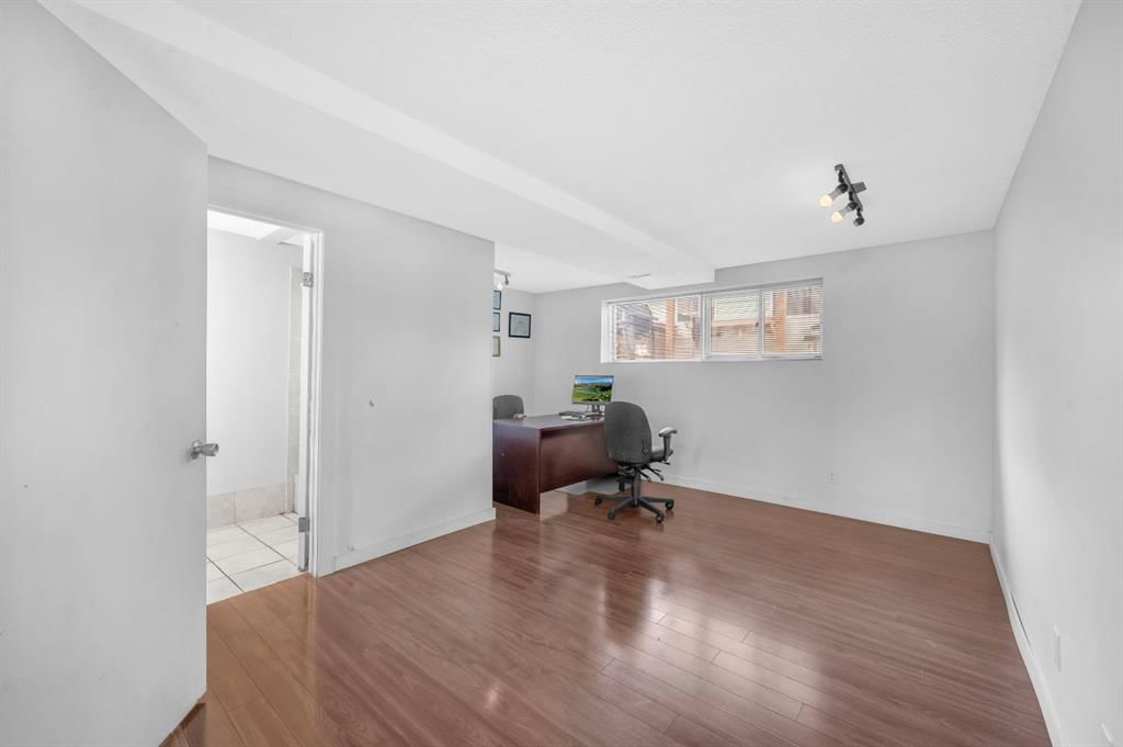 6537 68 Street NE, Calgary — photo 3 of 46