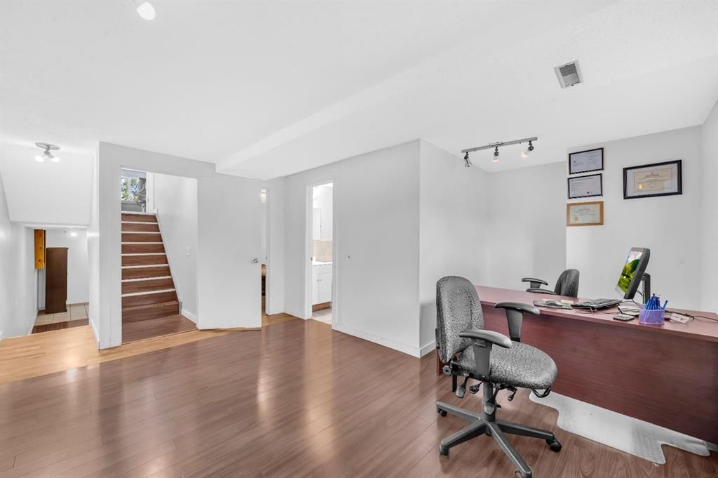 6537 68 Street NE, Calgary — photo 4 of 46