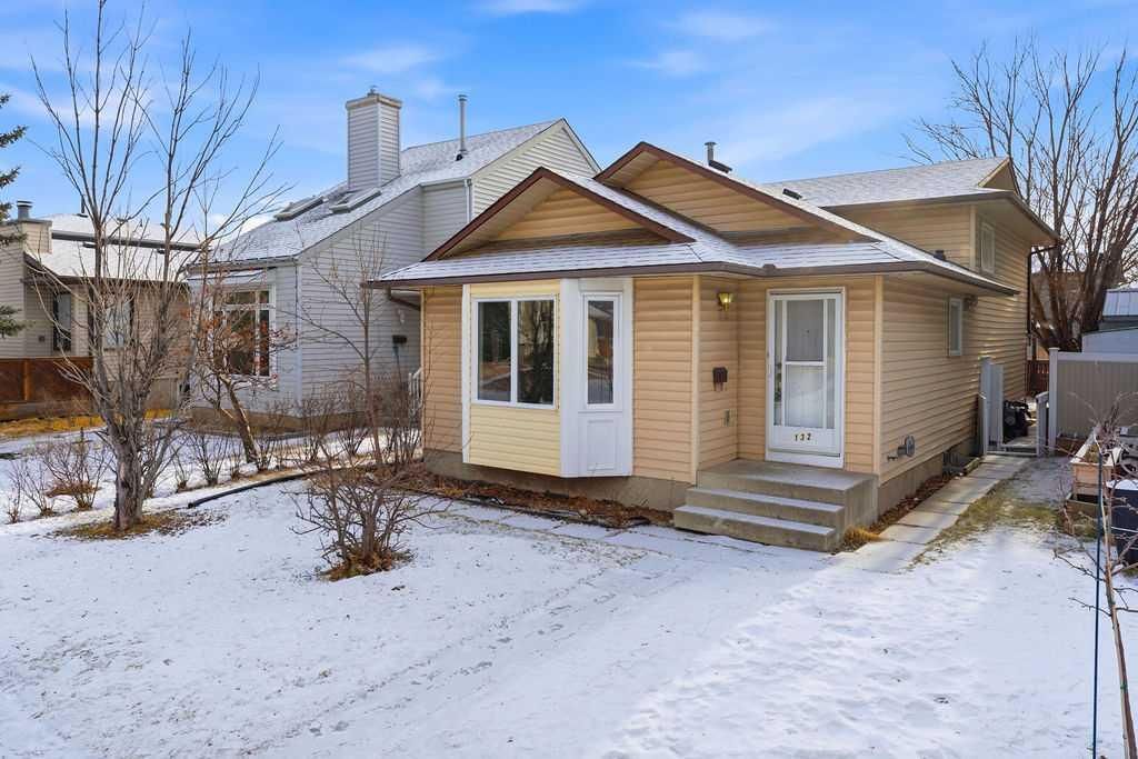 132 Riverglen Crescent SE, Calgary — photo 2 of 50