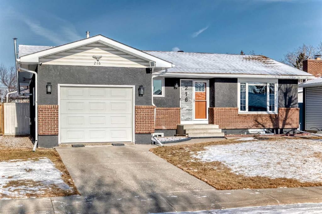 216 Pinecrest Crescent NE, Calgary — photo 2 of 49