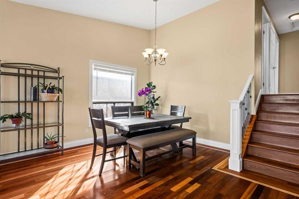 1343 Berkley Drive NW, Calgary — photo 4 of 50