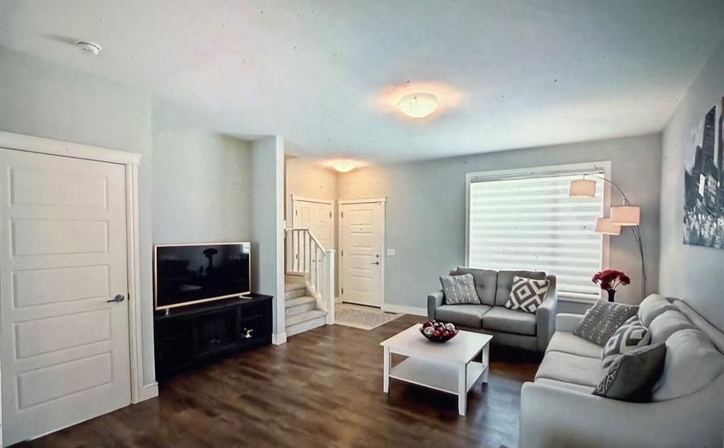 10077 46 Street NE, Calgary — photo 4 of 47