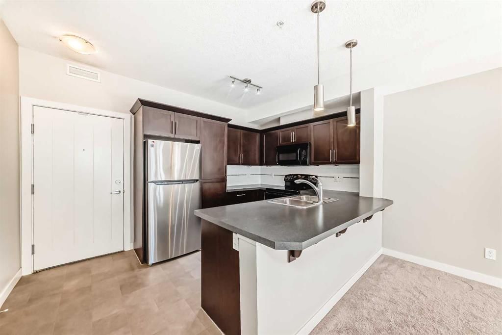 225, 20 Royal Oak Plaza NW, Calgary — photo 5 of 50