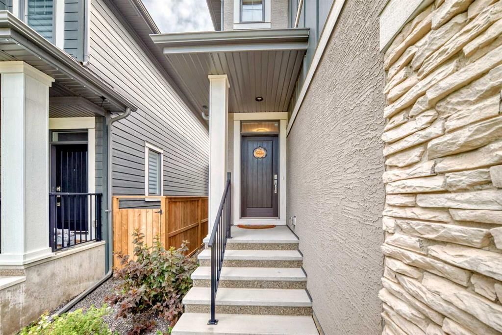 41 Shawnee Green SW, Calgary — photo 4 of 50