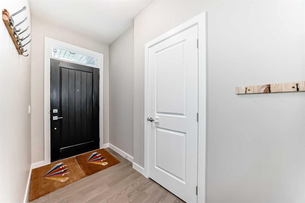 41 Shawnee Green SW, Calgary — photo 5 of 50