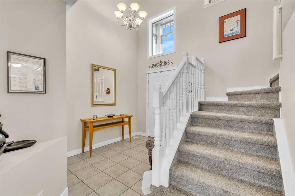 103 Panamount Crescent NW, Calgary — photo 4 of 50
