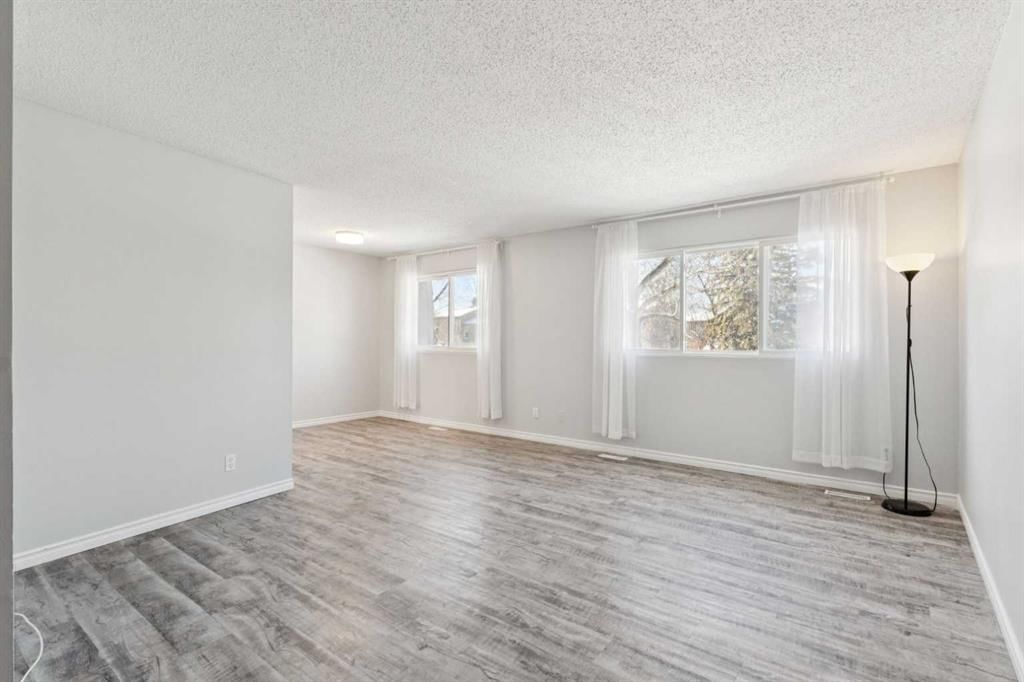 10618 Braeside Drive SW, Calgary — photo 3 of 25