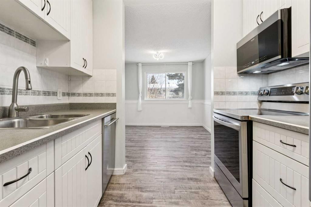 10618 Braeside Drive SW, Calgary — photo 5 of 25