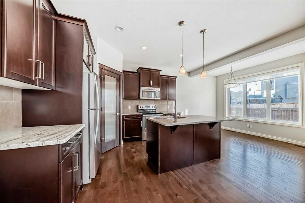 58 Sherwood Street NW, Calgary — photo 3 of 50