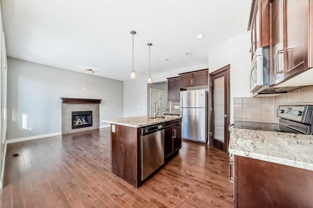 58 Sherwood Street NW, Calgary — photo 5 of 50