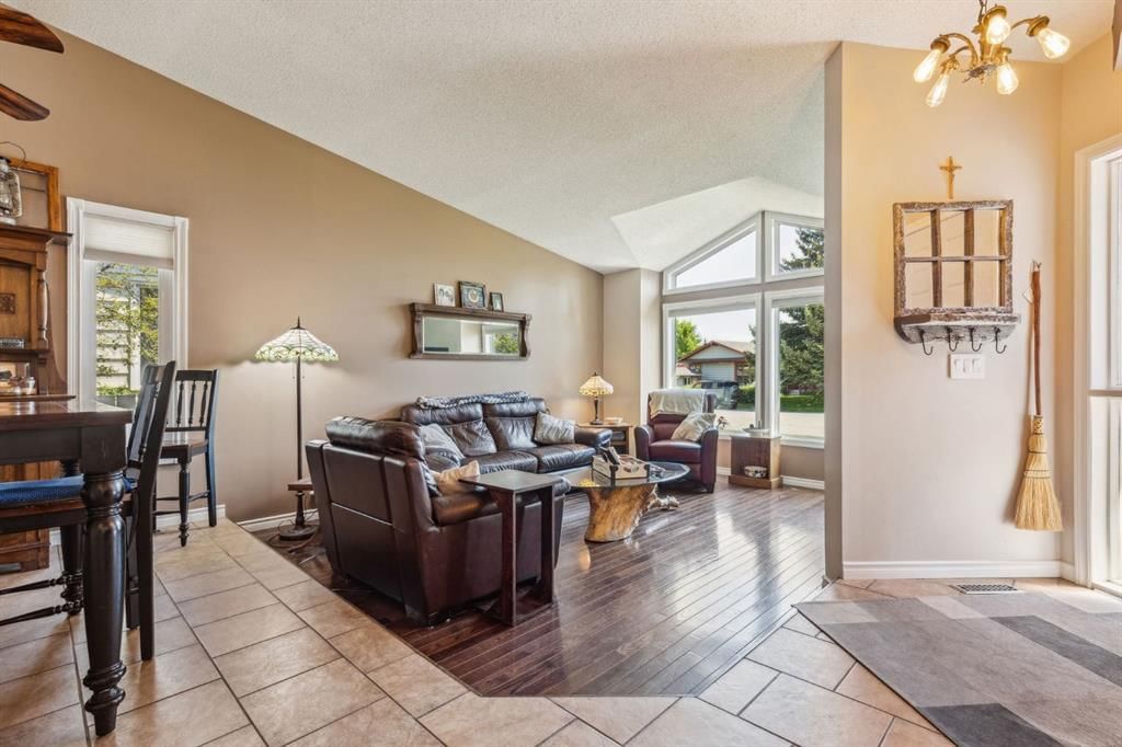 224 Sunmills Place SE, Calgary — photo 2 of 50