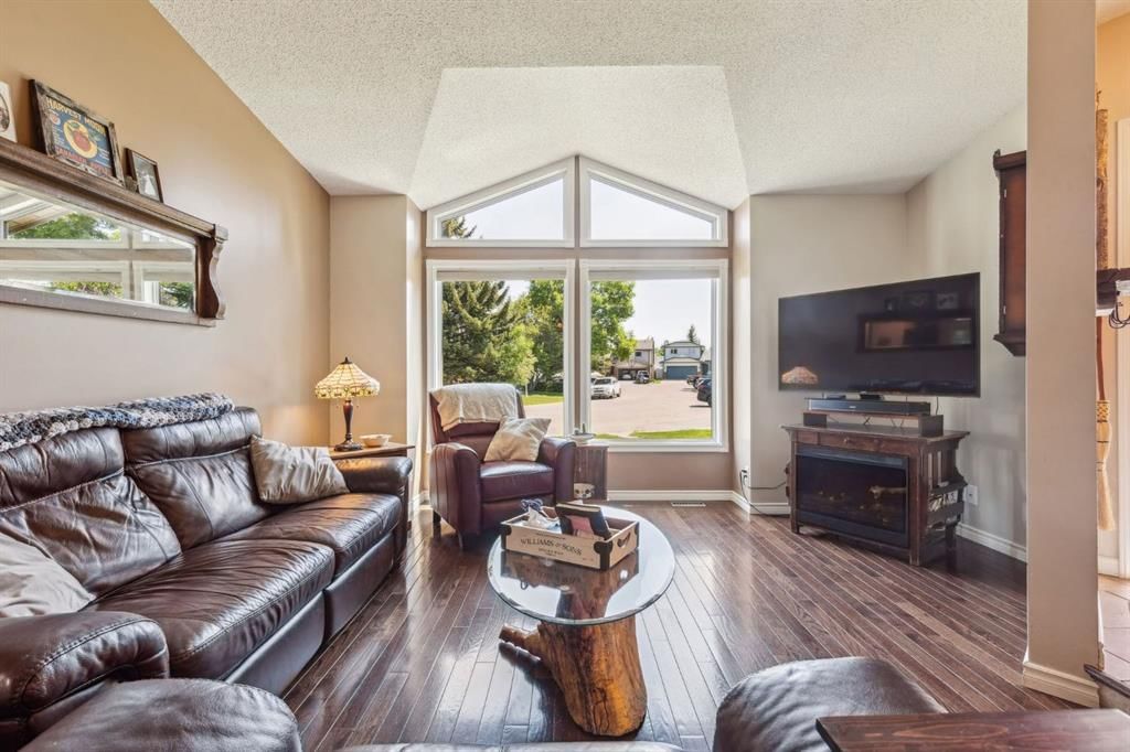 224 Sunmills Place SE, Calgary — photo 3 of 50