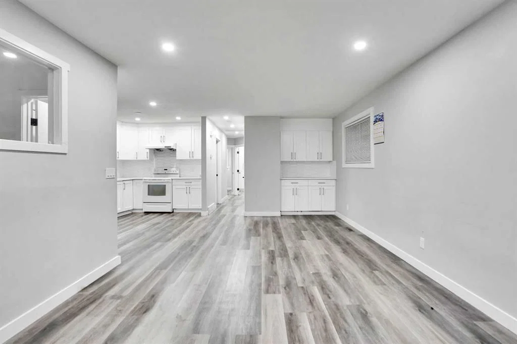 6081 Martingrove Road NE, Calgary — photo 2 of 26