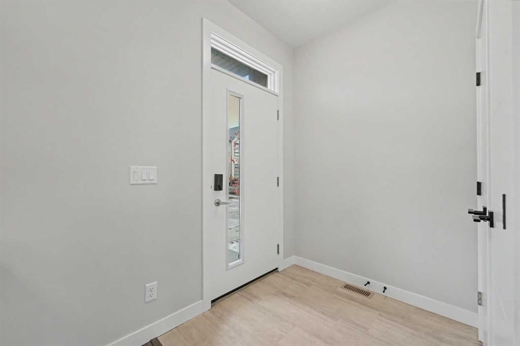 137 Sage Meadows Gardens NW, Calgary — photo 2 of 42