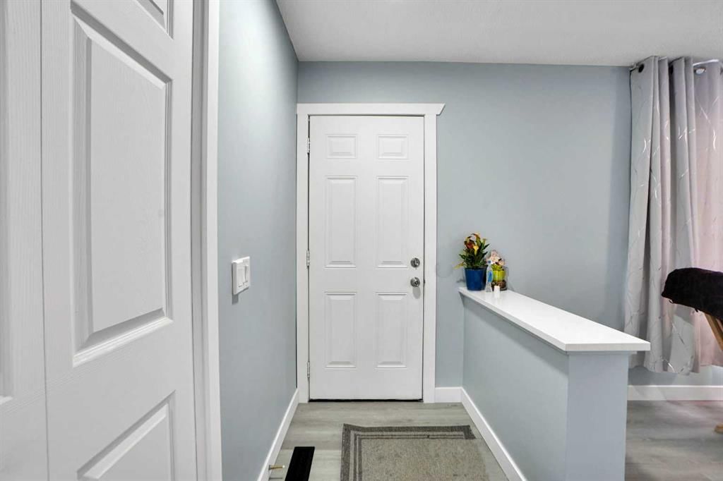 200 Penbrooke Close SE, Calgary — photo 4 of 48