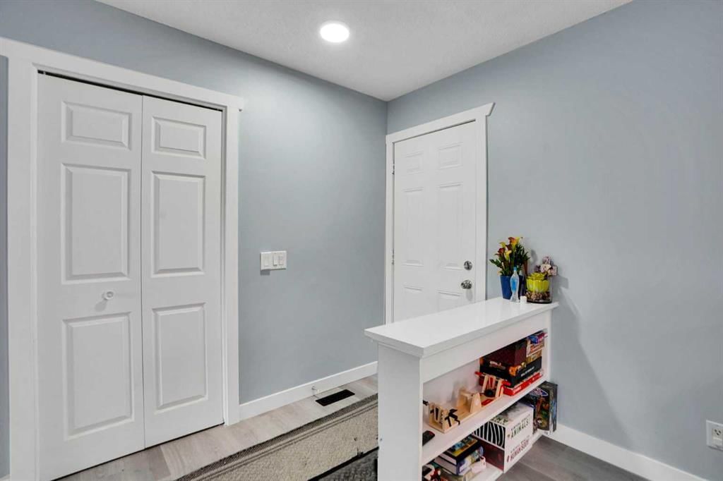 200 Penbrooke Close SE, Calgary — photo 5 of 48