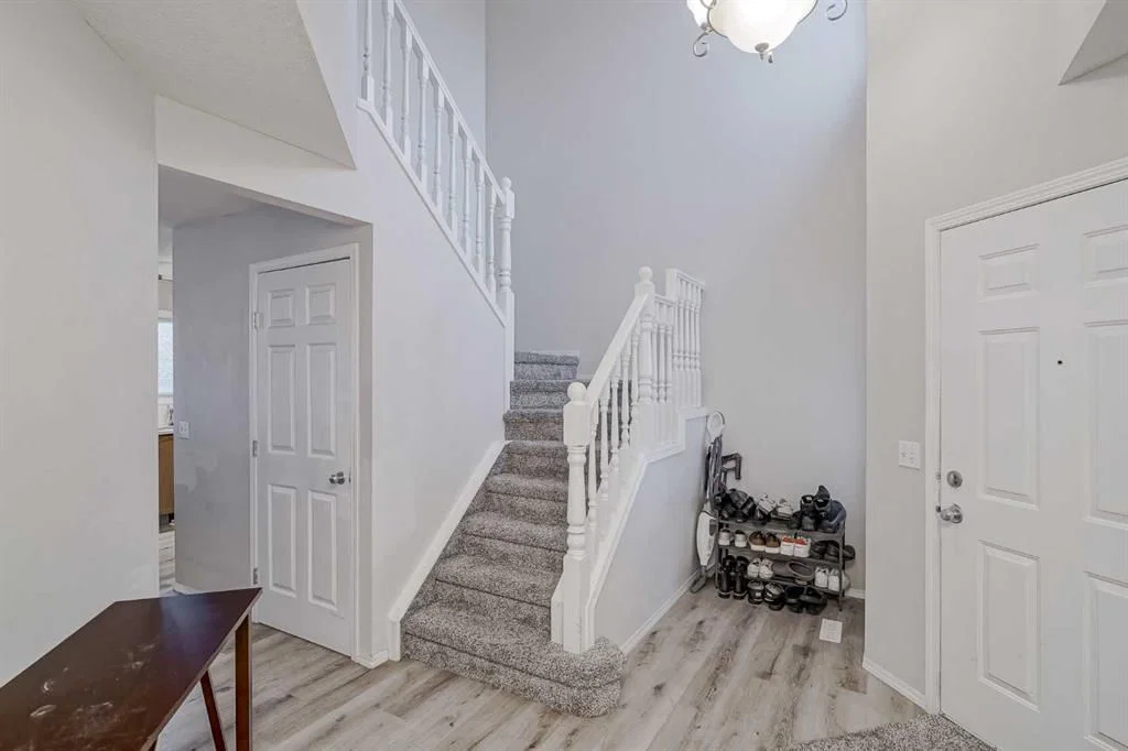222 Bridleridge Way SW, Calgary — photo 3 of 32