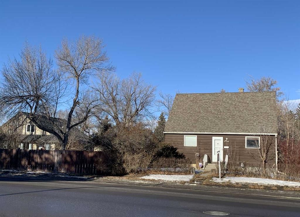 7616 34 Avenue NW, Calgary — photo 3 of 47