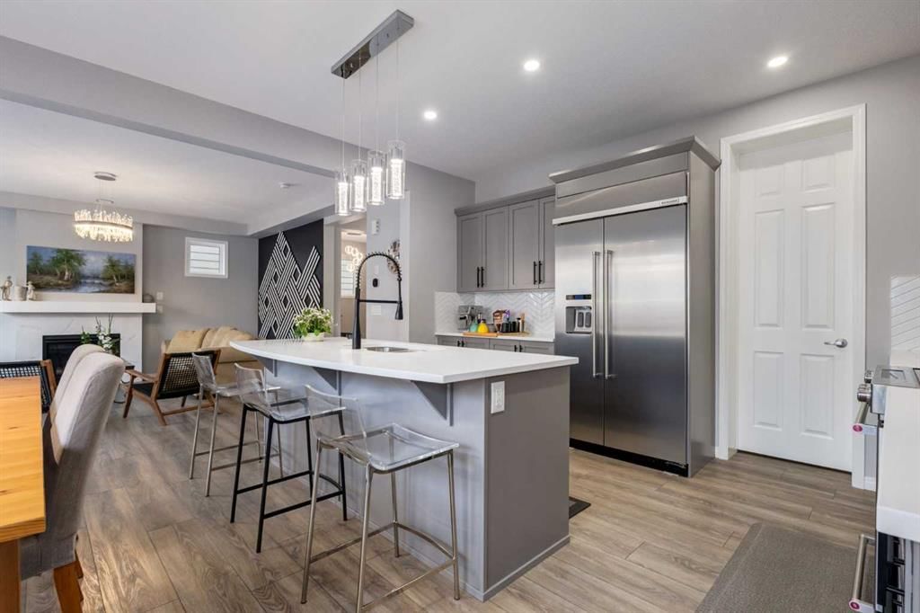 68 Yorkstone Grove SW, Calgary — photo 2 of 50
