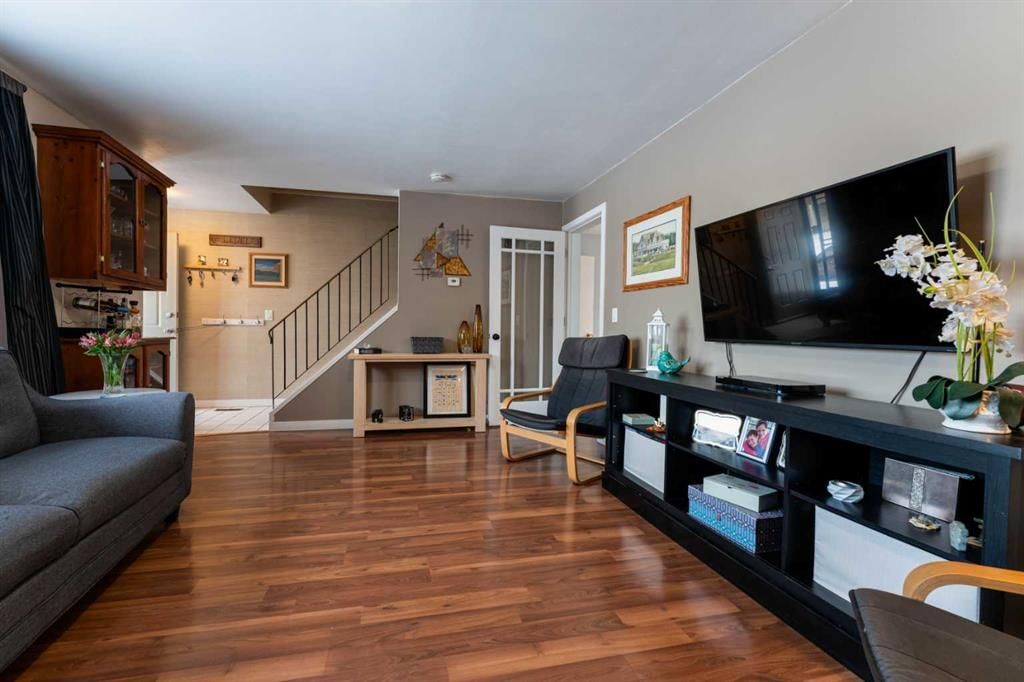 127 Shawmeadows Close SW, Calgary — photo 2 of 45