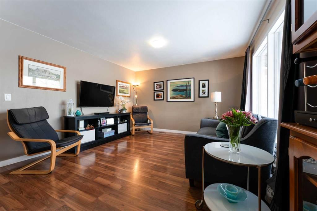 127 Shawmeadows Close SW, Calgary — photo 3 of 45