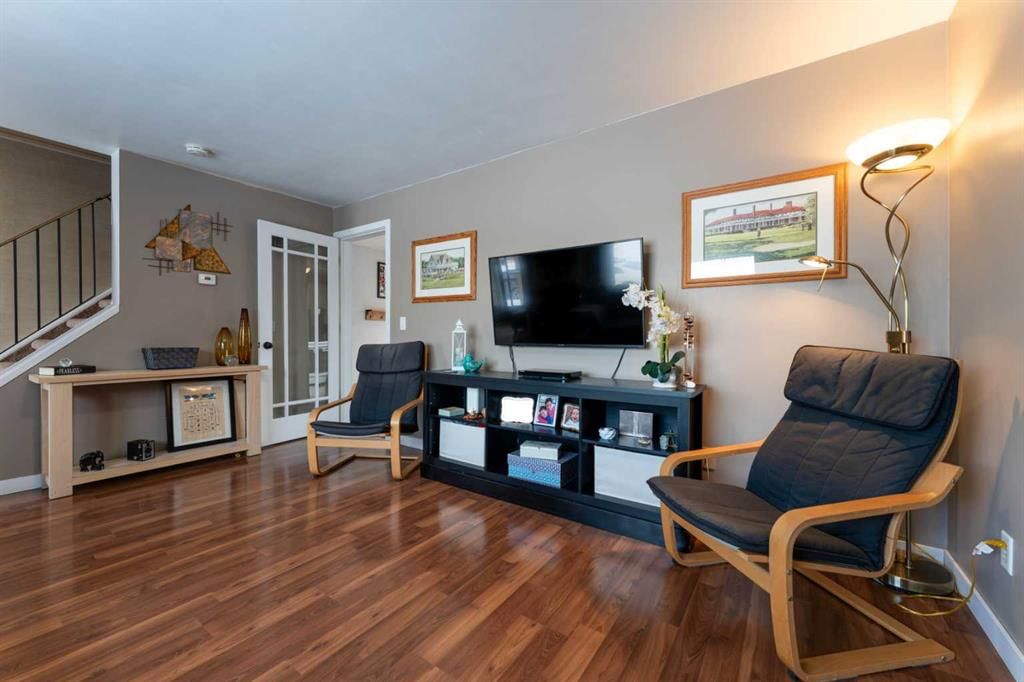 127 Shawmeadows Close SW, Calgary — photo 4 of 45