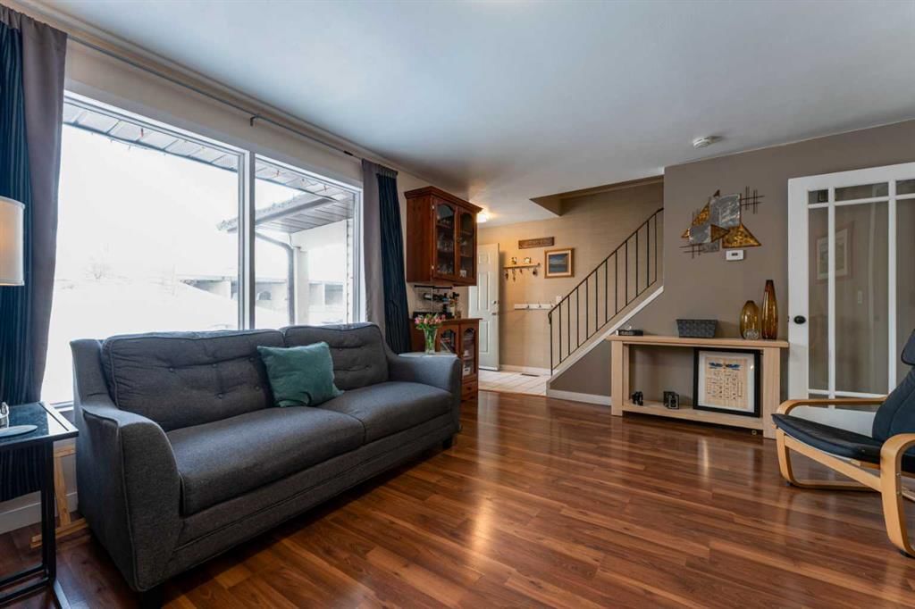 127 Shawmeadows Close SW, Calgary — photo 5 of 45