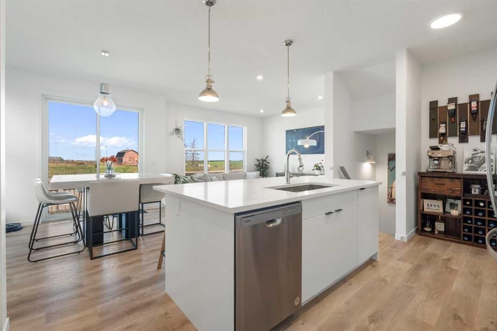 36 Magnolia Bay SE, Calgary — photo 5 of 50