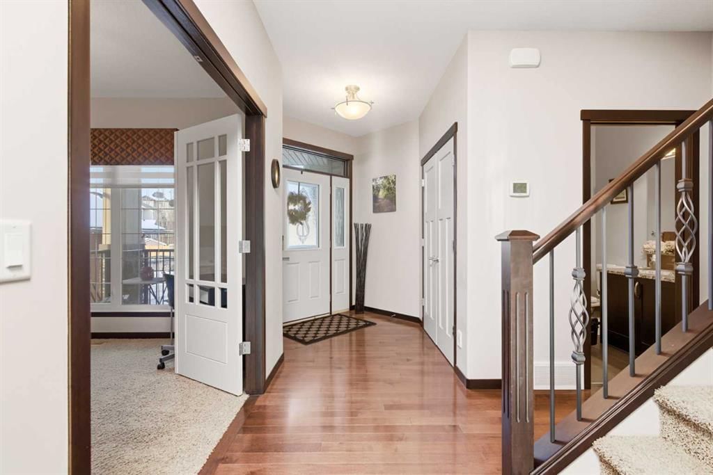 71 Panatella View NW, Calgary — photo 5 of 49