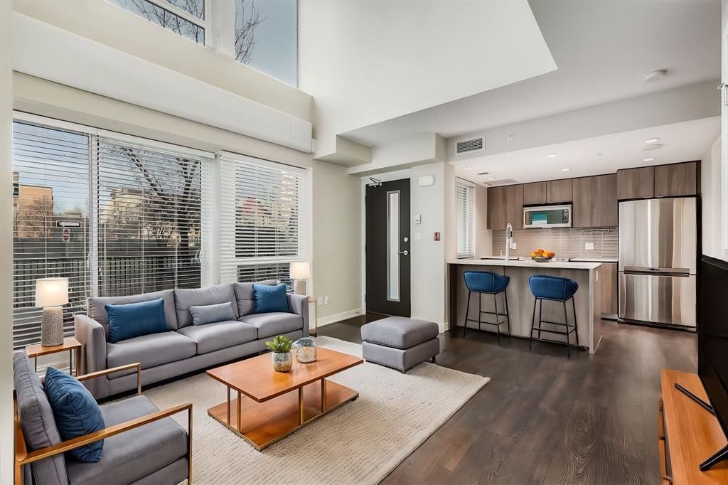638 14 Avenue SW, Calgary — photo 4 of 42