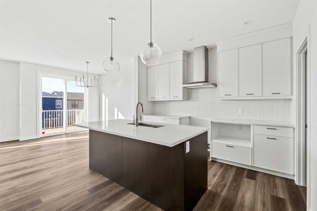 54 Lucas Place NW, Calgary — photo 2 of 47