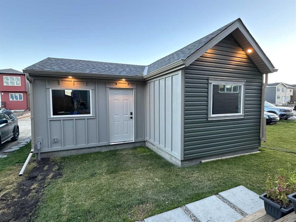 551 Wolf Creek Way SE, Calgary — photo 3 of 43