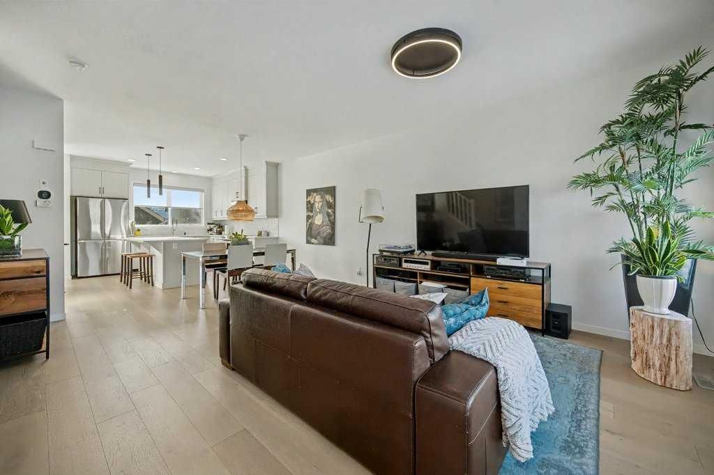 551 Wolf Creek Way SE, Calgary — photo 5 of 43