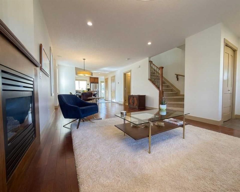 129 25 Avenue NE, Calgary — photo 4 of 39
