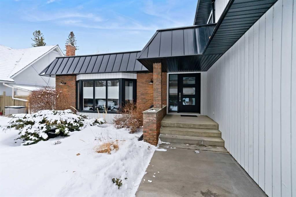 12215 Lake Erie Way SE, Calgary — photo 2 of 49