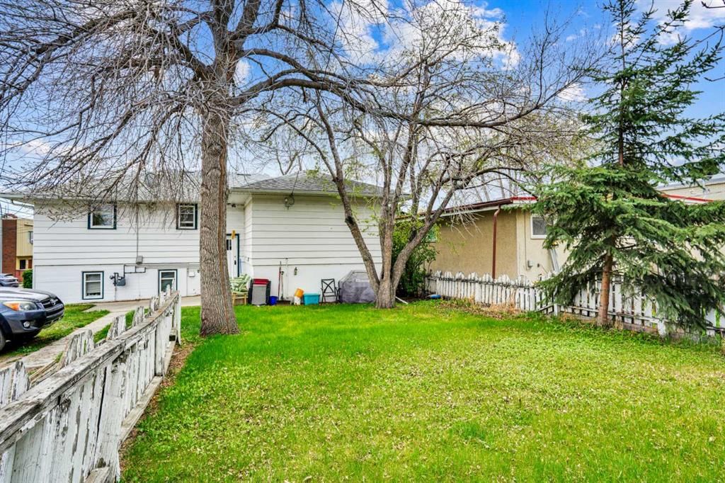 112 29 Avenue NW, Calgary — photo 3 of 11