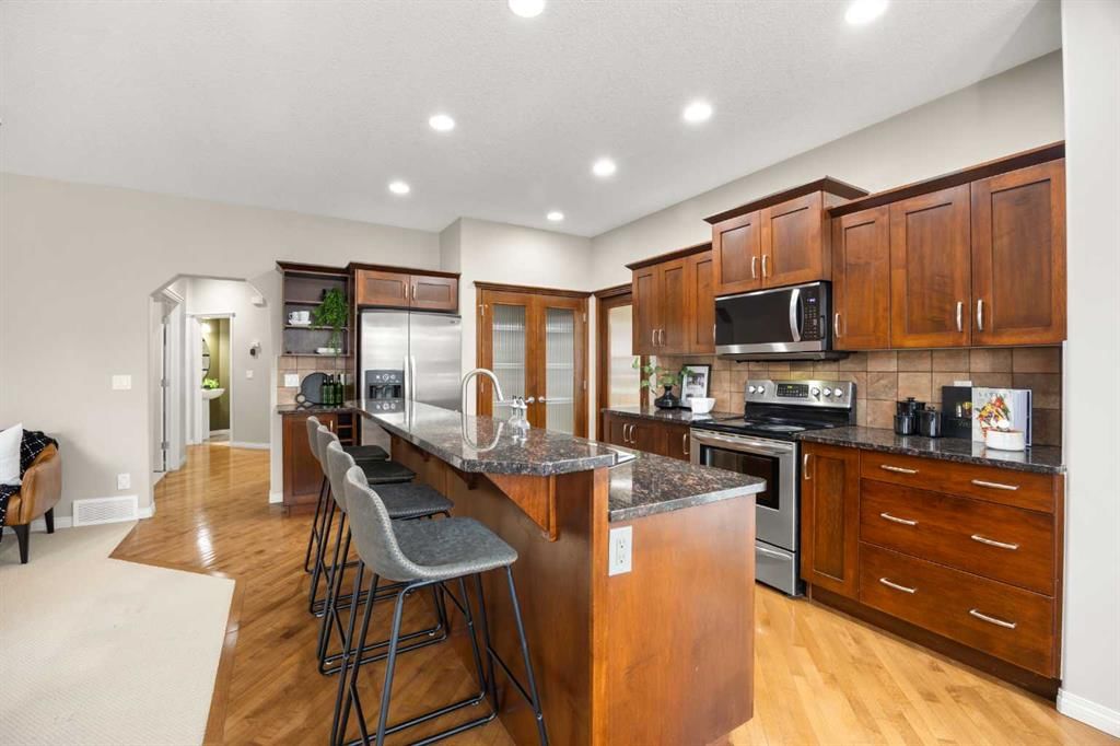 64 Panatella Manor NW, Calgary — photo 5 of 48
