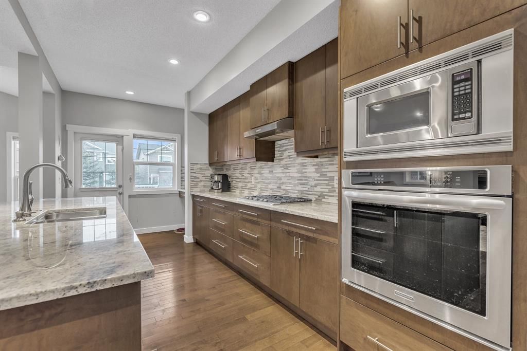 12 Cougar Ridge Manor SW, Calgary — photo 4 of 50