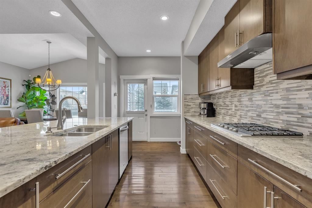 12 Cougar Ridge Manor SW, Calgary — photo 5 of 50