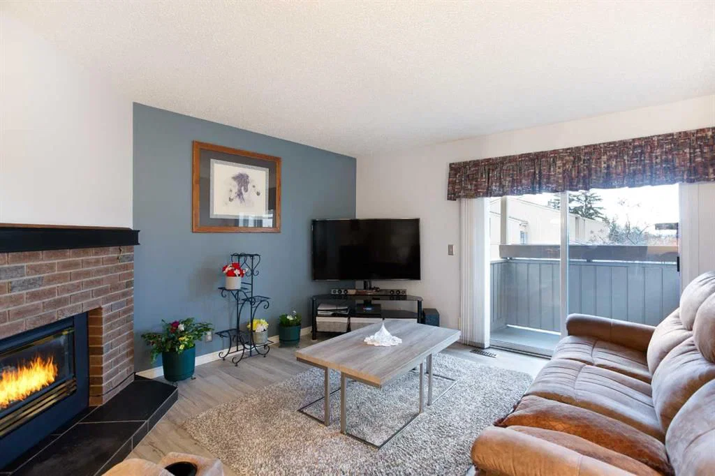 9, 225 Berwick Drive NW, Calgary — photo 3 of 29