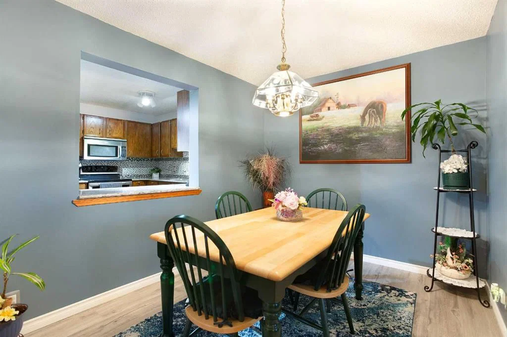 9, 225 Berwick Drive NW, Calgary — photo 4 of 29