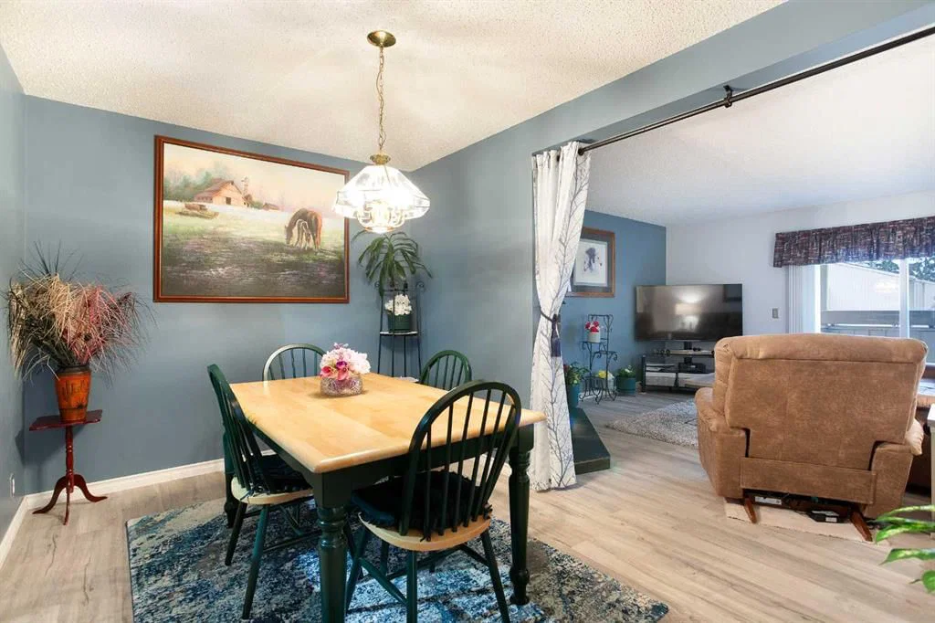 9, 225 Berwick Drive NW, Calgary — photo 5 of 29