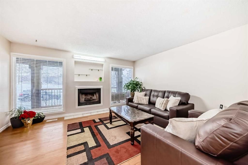 562 Strathcona Drive SW, Calgary — photo 3 of 22