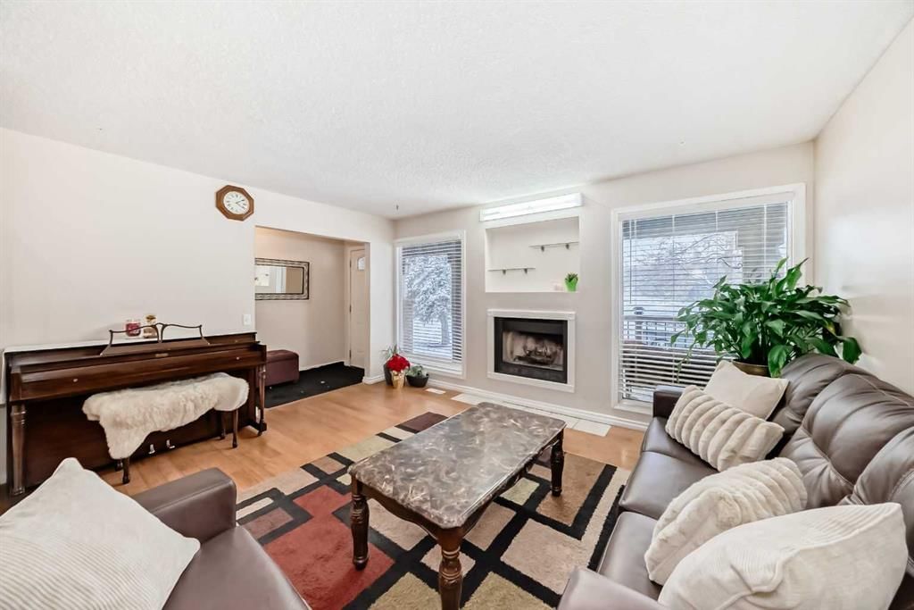 562 Strathcona Drive SW, Calgary — photo 4 of 22